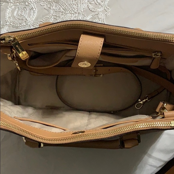 Michael Kors two tone bag - Picture 2 of 7